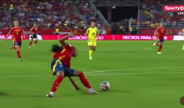 重伤！世体：西班牙女足前场球员帕拉略洛左膝可能关节脱位  ，将接受检查