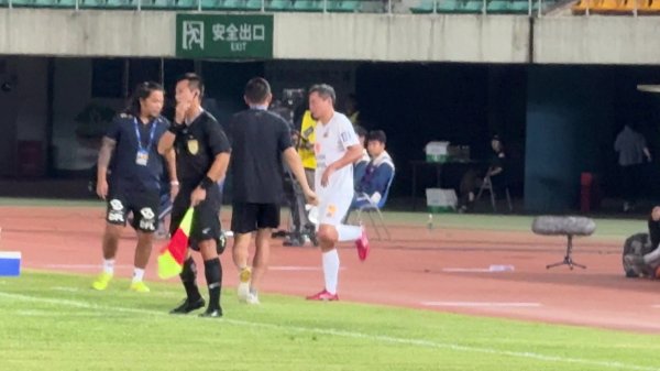 第四级别职业联赛  中的60后，朱骏伤退