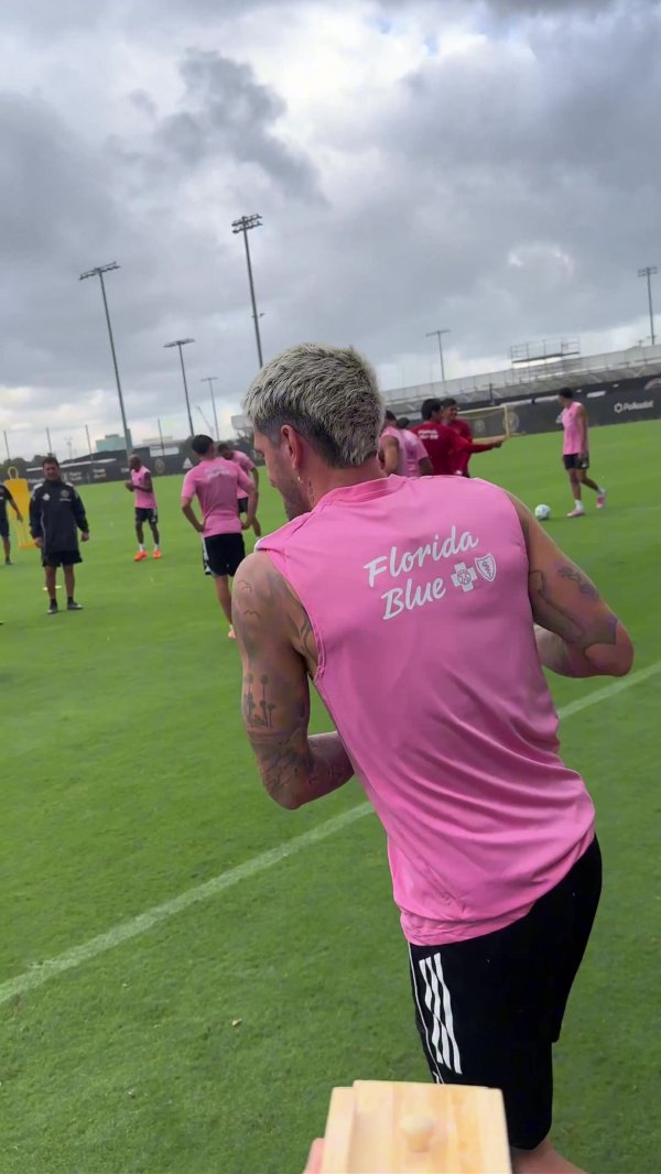 🤣阿密国际万圣节整蛊球员，德保罗被玩偶蜘蛛吓了一跳