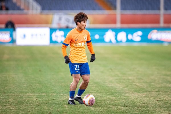 表现差惹争议！谢文能本场24次丢失球权+多次传送球  错误