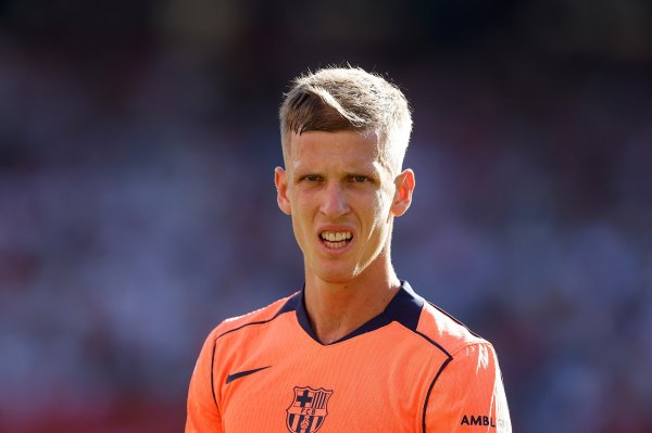 奥尔莫：莱万的表现对球队很重要 卡萨多感到肌群  有些问题