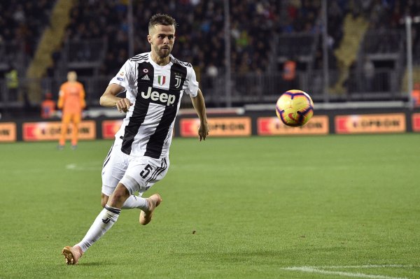 目前自由身！都体：35岁皮亚尼奇造访尤文练习  基地，他想重返赛场